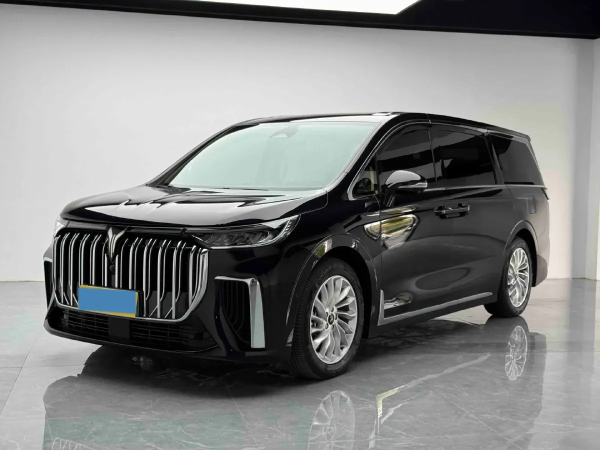 2024 Voyah Dream 1.5T 150HP L4 PHEV 43KWH,autocango,china used car exporter,china ev exporter,chinese used car exporter,chinese used ev exporter