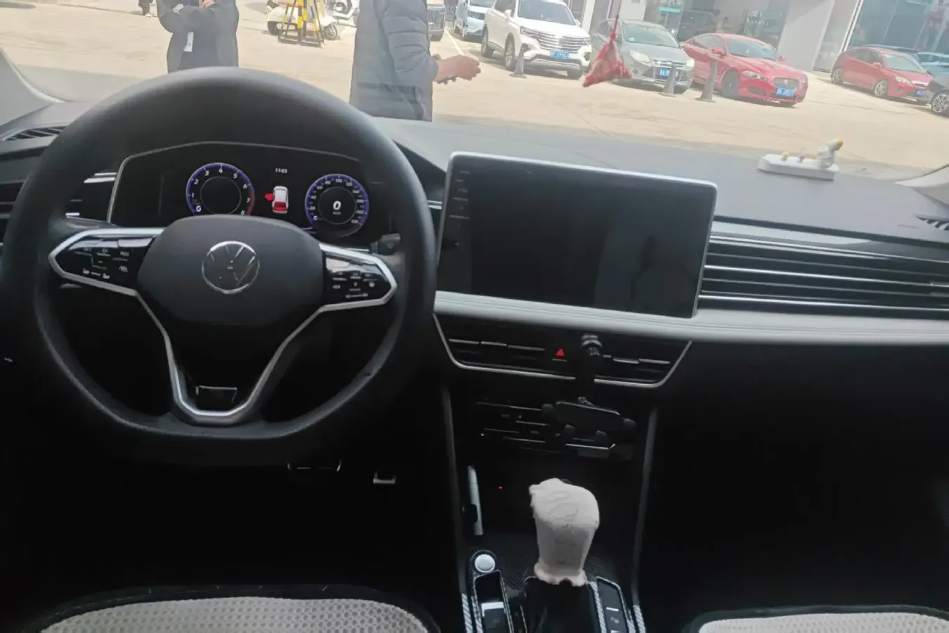 2023 Volkswagen Tiguan L 2.0T 186HP L4 7DCT,autocango,china used car exporter,china ev exporter,chinese used car exporter,chinese used ev exporter