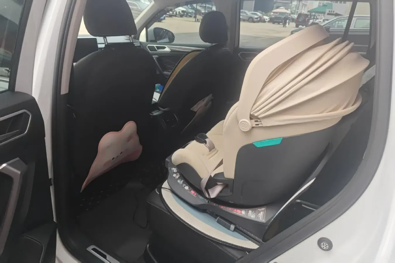 2023 Volkswagen Tiguan L 2.0T 186HP L4 7DCT,autocango,china used car exporter,china ev exporter,chinese used car exporter,chinese used ev exporter