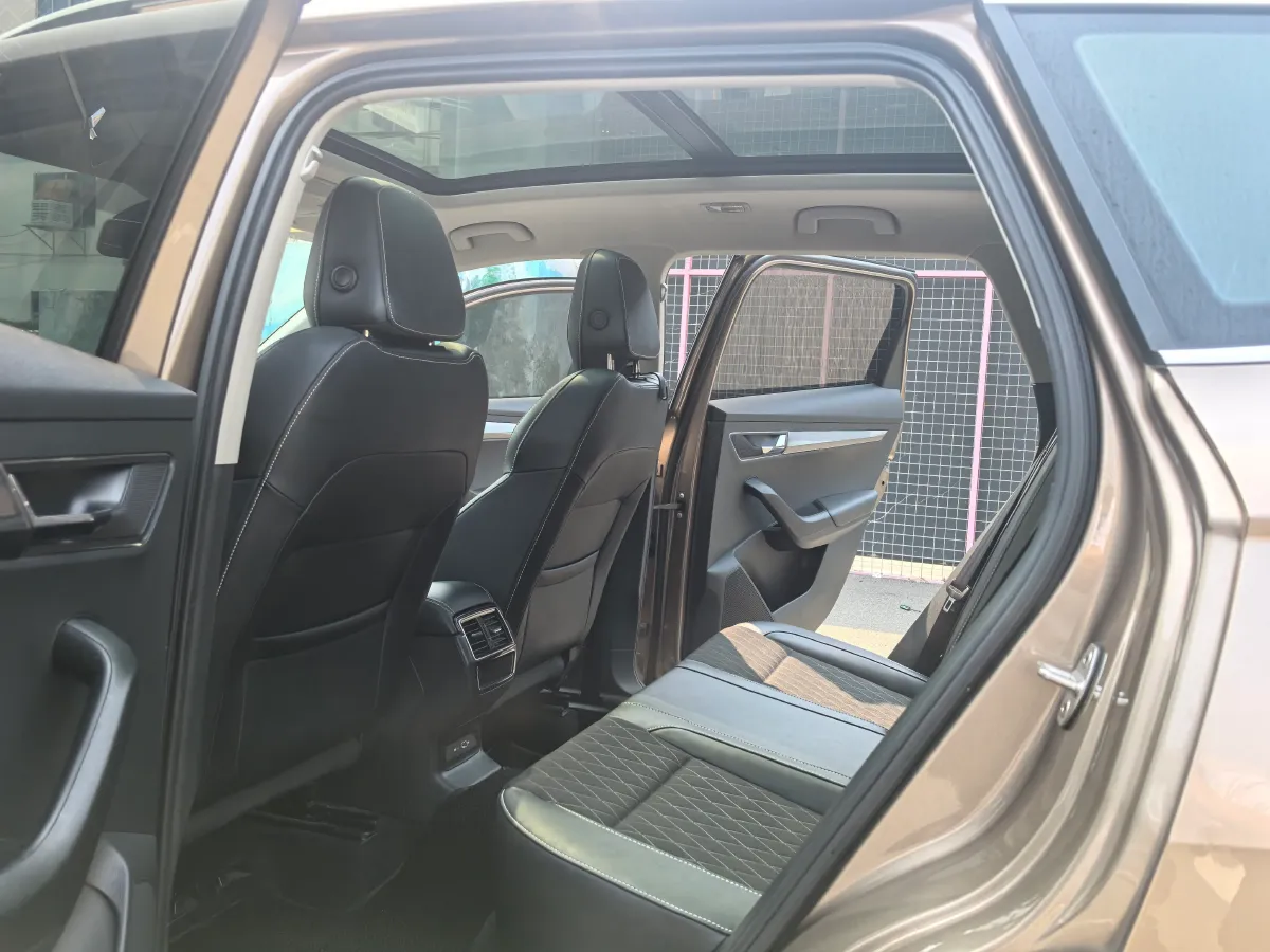 2021 Skoda Karoq 1.4T 150HP L4 7DCT,autocango,china used car exporter,china ev exporter,chinese used car exporter,chinese used ev exporter