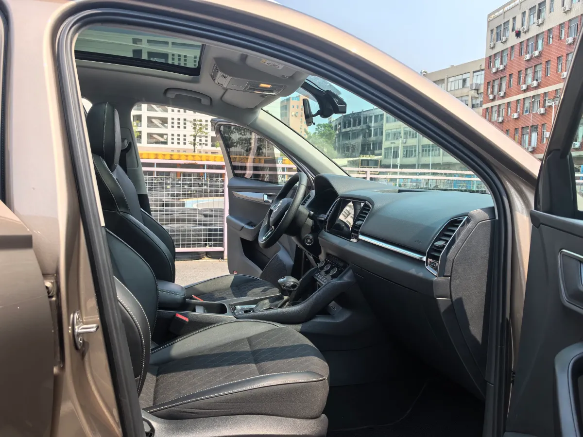 2021 Skoda Karoq 1.4T 150HP L4 7DCT,autocango,china used car exporter,china ev exporter,chinese used car exporter,chinese used ev exporter