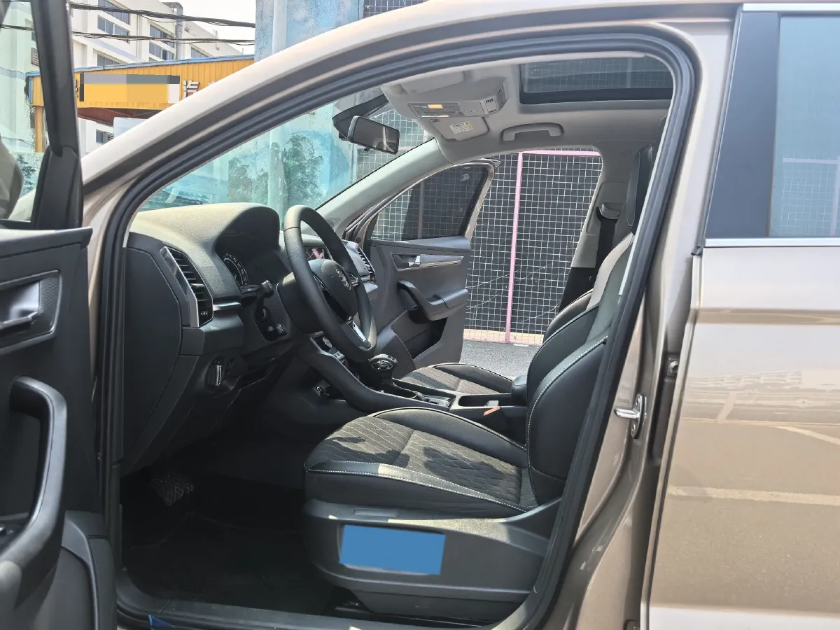 2021 Skoda Karoq 1.4T 150HP L4 7DCT,autocango,china used car exporter,china ev exporter,chinese used car exporter,chinese used ev exporter