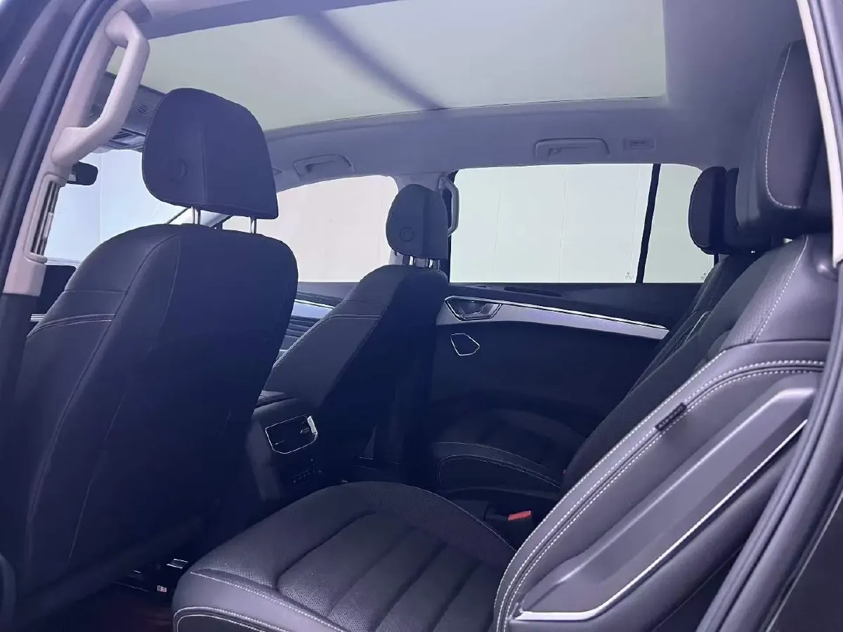 2023 Volkswagen Talagon 2.0T 220HP L4 7DCT,autocango,china used car exporter,china ev exporter,chinese used car exporter,chinese used ev exporter