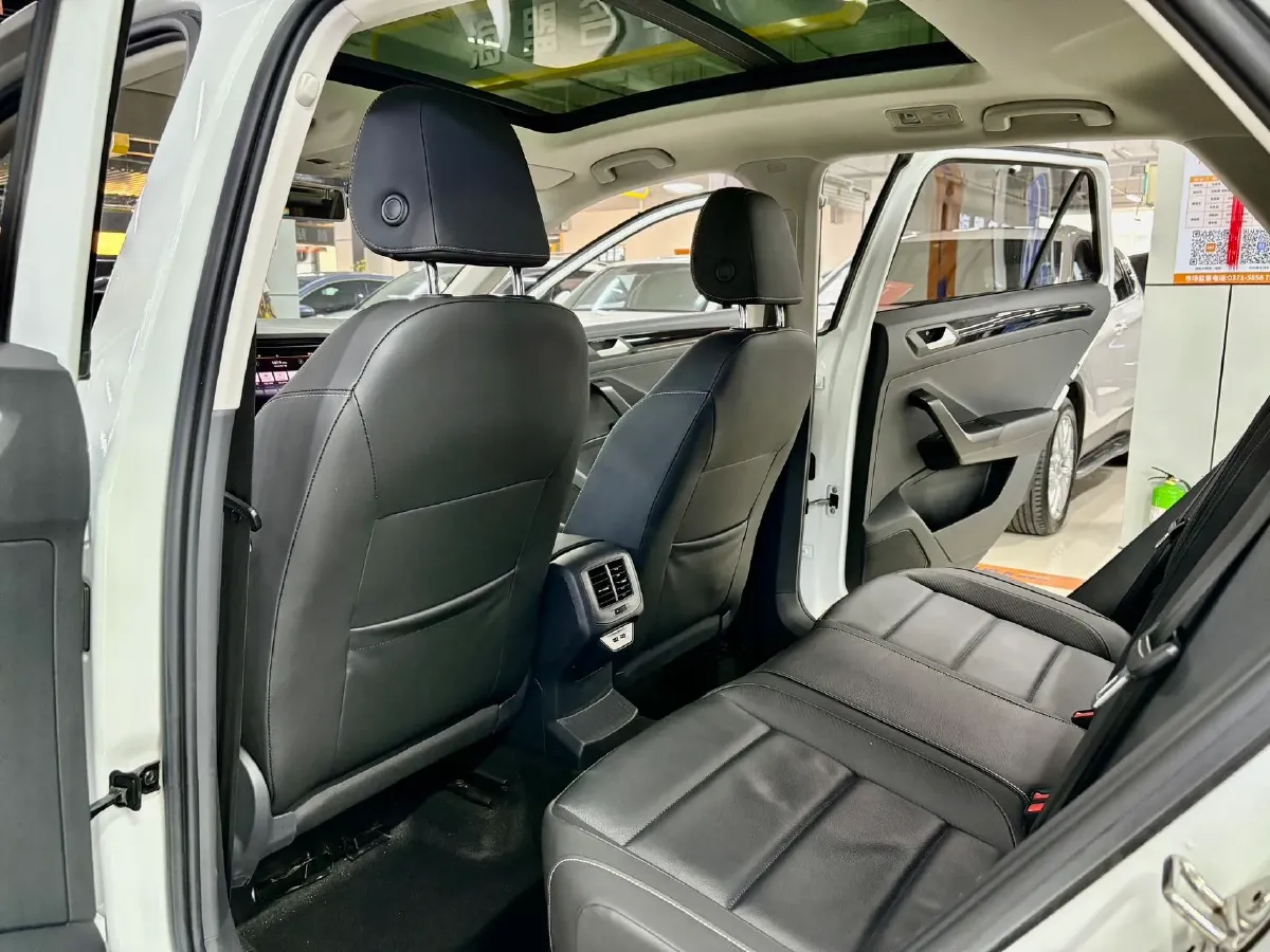 2022 Volkswagen T-Roc 1.4T 150HP L4 7DCT,autocango,china used car exporter,china ev exporter,chinese used car exporter,chinese used ev exporter