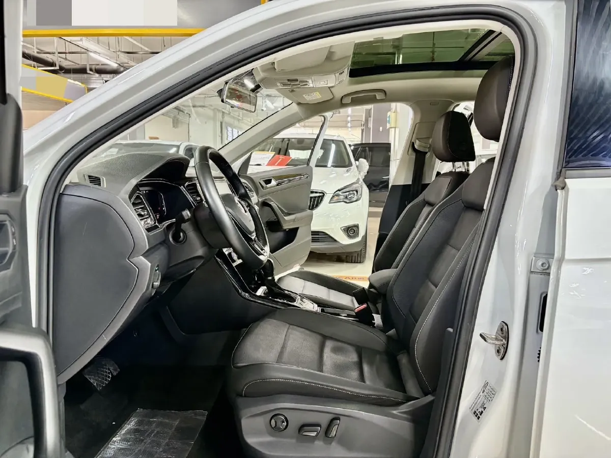 2022 Volkswagen T-Roc 1.4T 150HP L4 7DCT,autocango,china used car exporter,china ev exporter,chinese used car exporter,chinese used ev exporter