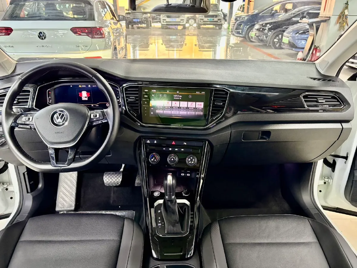 2022 Volkswagen T-Roc 1.4T 150HP L4 7DCT,autocango,china used car exporter,china ev exporter,chinese used car exporter,chinese used ev exporter