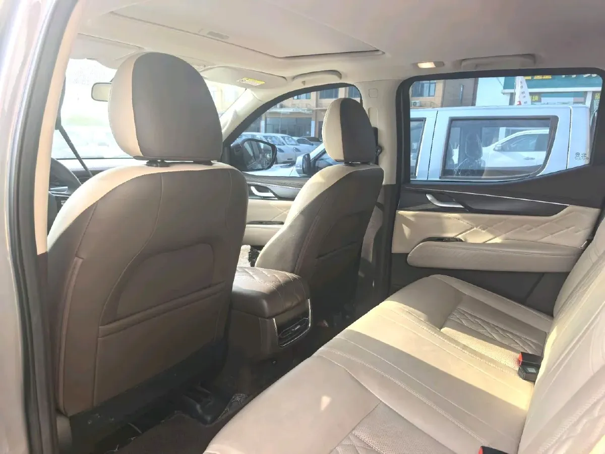 2022 Dongfeng RuiQi 7 2.3T 166HP L4 8AT,autocango,china used car exporter,china ev exporter,chinese used car exporter,chinese used ev exporter