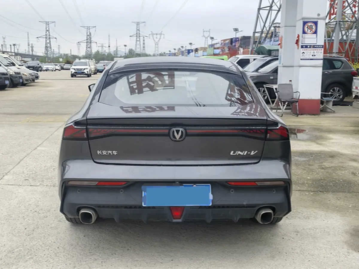 2022 ChangAn UNI-V 1.5T 188HP L4 7DCT,autocango,china used car exporter,china ev exporter,chinese used car exporter,chinese used ev exporter