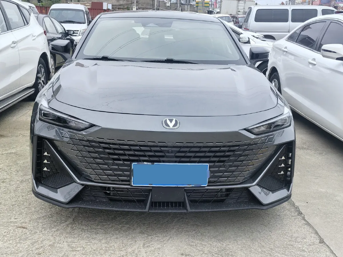 2022 ChangAn UNI-V 1.5T 188HP L4 7DCT,autocango,china used car exporter,china ev exporter,chinese used car exporter,chinese used ev exporter