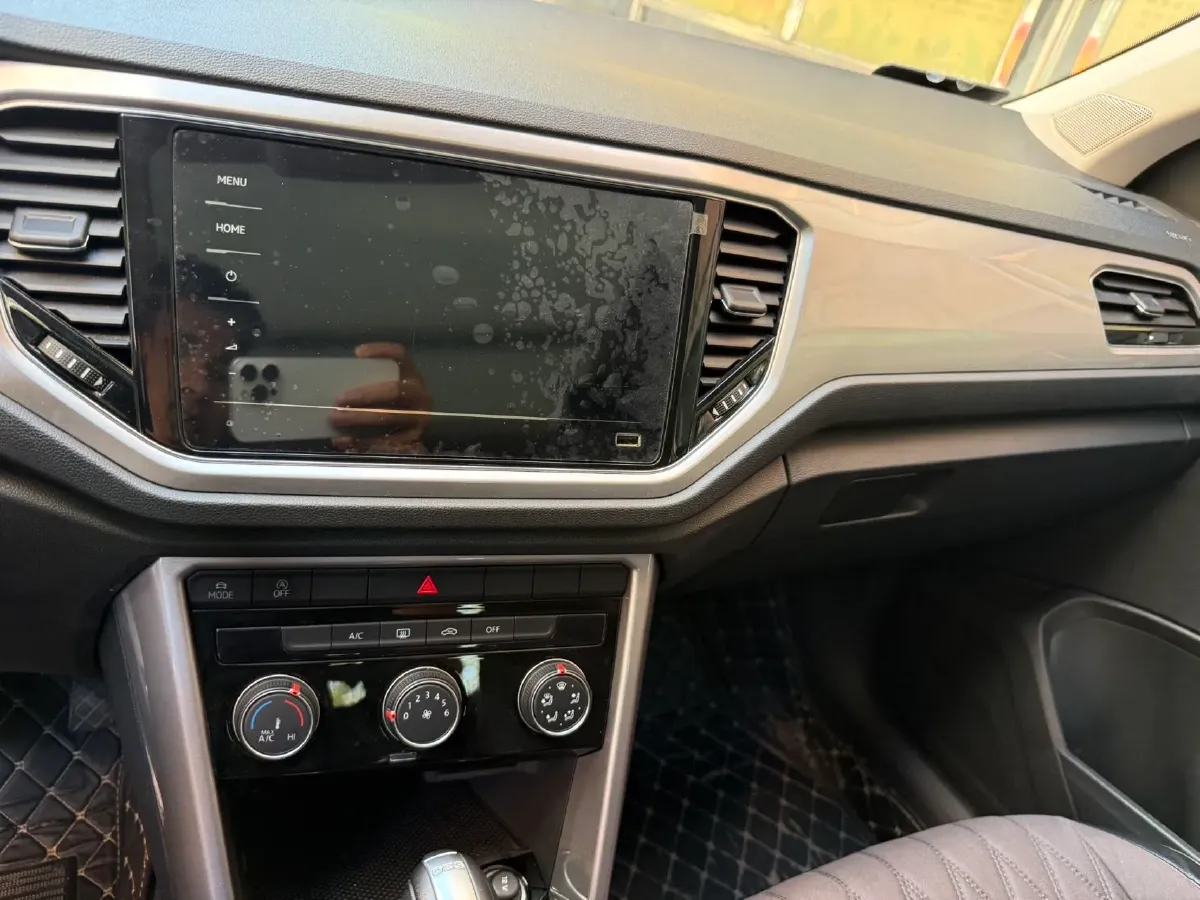 2022 Volkswagen T-Roc 1.4T 150HP L4 7DCT,autocango,china used car exporter,china ev exporter,chinese used car exporter,chinese used ev exporter