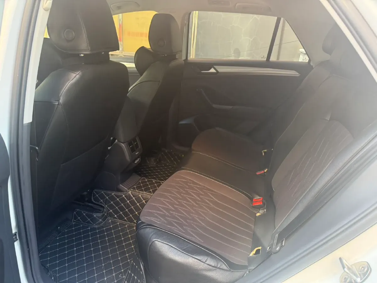 2022 Volkswagen T-Roc 1.4T 150HP L4 7DCT,autocango,china used car exporter,china ev exporter,chinese used car exporter,chinese used ev exporter