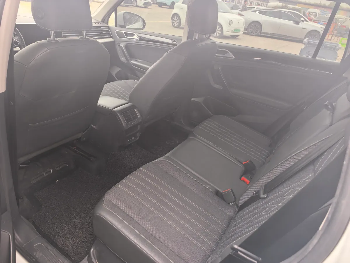 2023 Volkswagen Tiguan L 2.0T 186HP L4 7DCT,autocango,china used car exporter,china ev exporter,chinese used car exporter,chinese used ev exporter