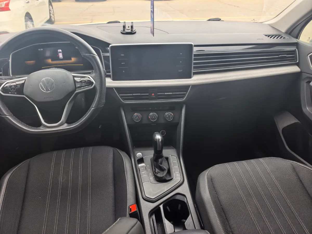 2023 Volkswagen Tiguan L 2.0T 186HP L4 7DCT,autocango,china used car exporter,china ev exporter,chinese used car exporter,chinese used ev exporter