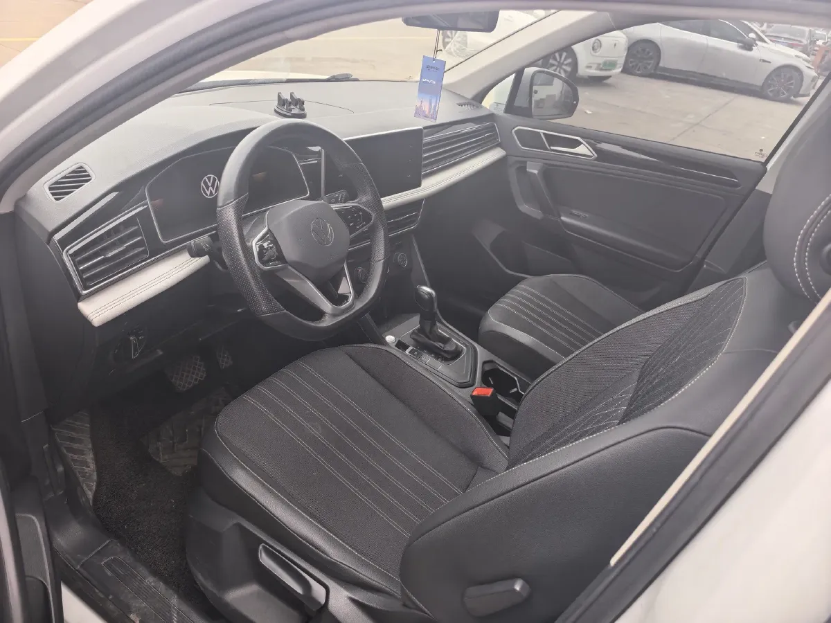 2023 Volkswagen Tiguan L 2.0T 186HP L4 7DCT,autocango,china used car exporter,china ev exporter,chinese used car exporter,chinese used ev exporter