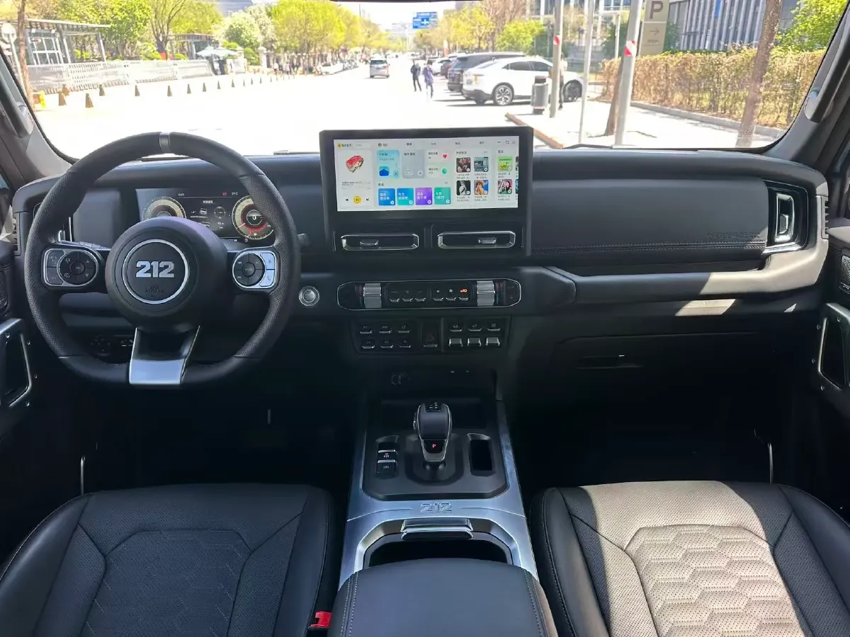 2025 212 212 T01 2.0T 252HP L4 8AT,autocango,china used car exporter,china ev exporter,chinese used car exporter,chinese used ev exporter