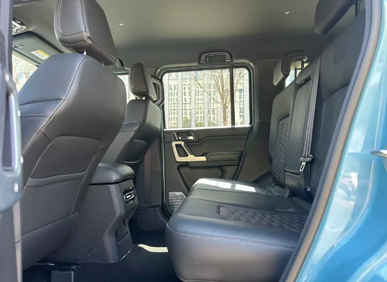 2025 212 212 T01 2.0T 252HP L4 8AT,autocango,china used car exporter,china ev exporter,chinese used car exporter,chinese used ev exporter