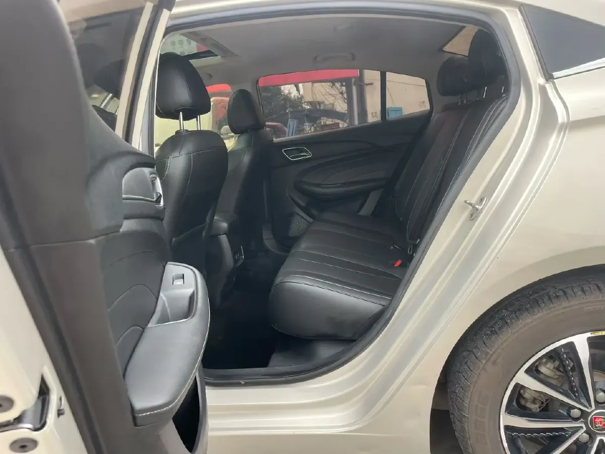 2019 Roewe i5 1.5L 120HP L4 CVT,autocango,china used car exporter,china ev exporter,chinese used car exporter,chinese used ev exporter