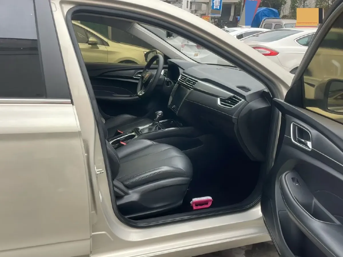 2019 Roewe i5 1.5L 120HP L4 CVT,autocango,china used car exporter,china ev exporter,chinese used car exporter,chinese used ev exporter