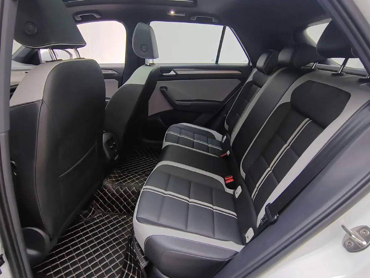 2023 Volkswagen T-Roc 1.5T 160HP L4 7DCT,autocango,china used car exporter,china ev exporter,chinese used car exporter,chinese used ev exporter