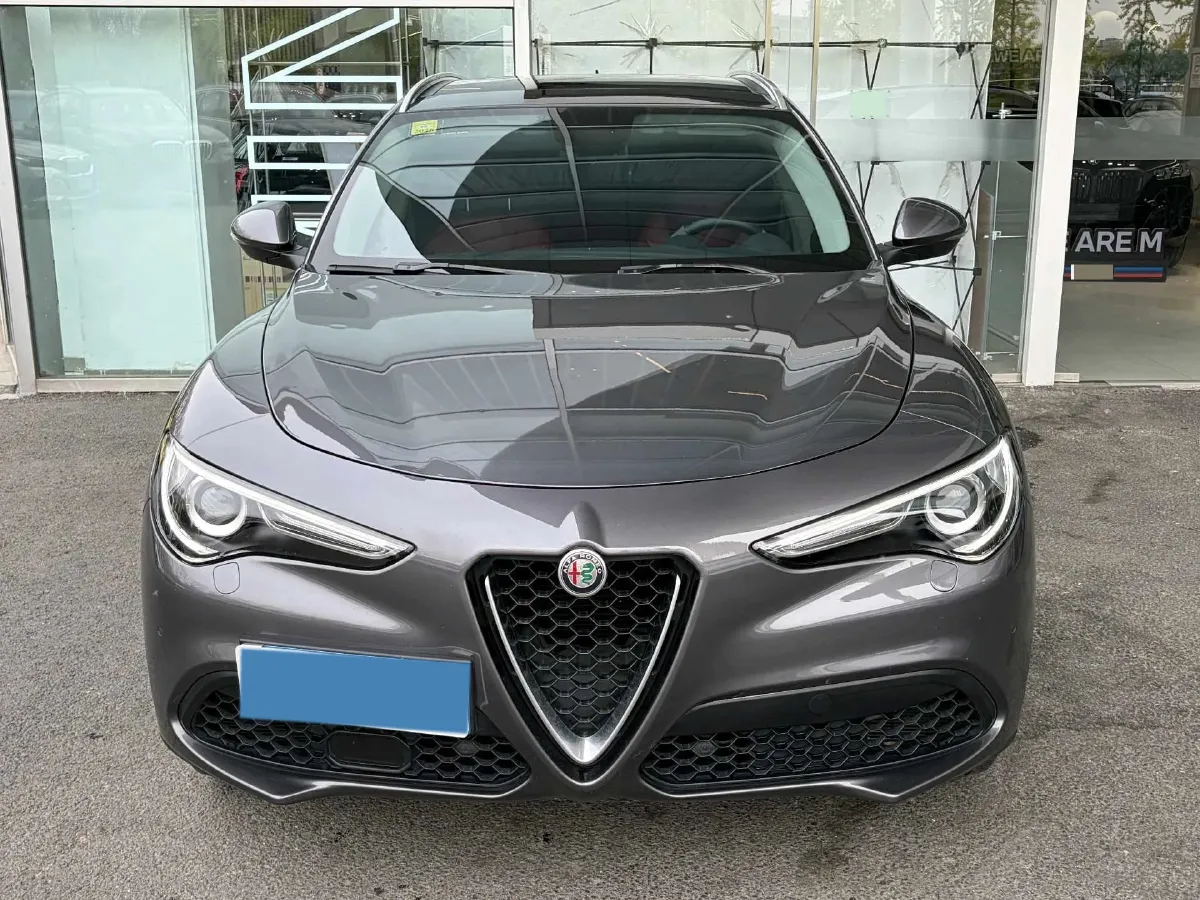 2017 Alfa Romeo Stelvio 2.0T 280HP L4 8AT,autocango,china used car exporter,china ev exporter,chinese used car exporter,chinese used ev exporter