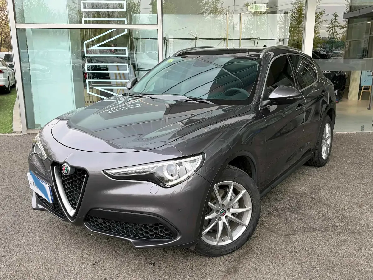 2017 Alfa Romeo Stelvio 2.0T 280HP L4 8AT,autocango,china used car exporter,china ev exporter,chinese used car exporter,chinese used ev exporter