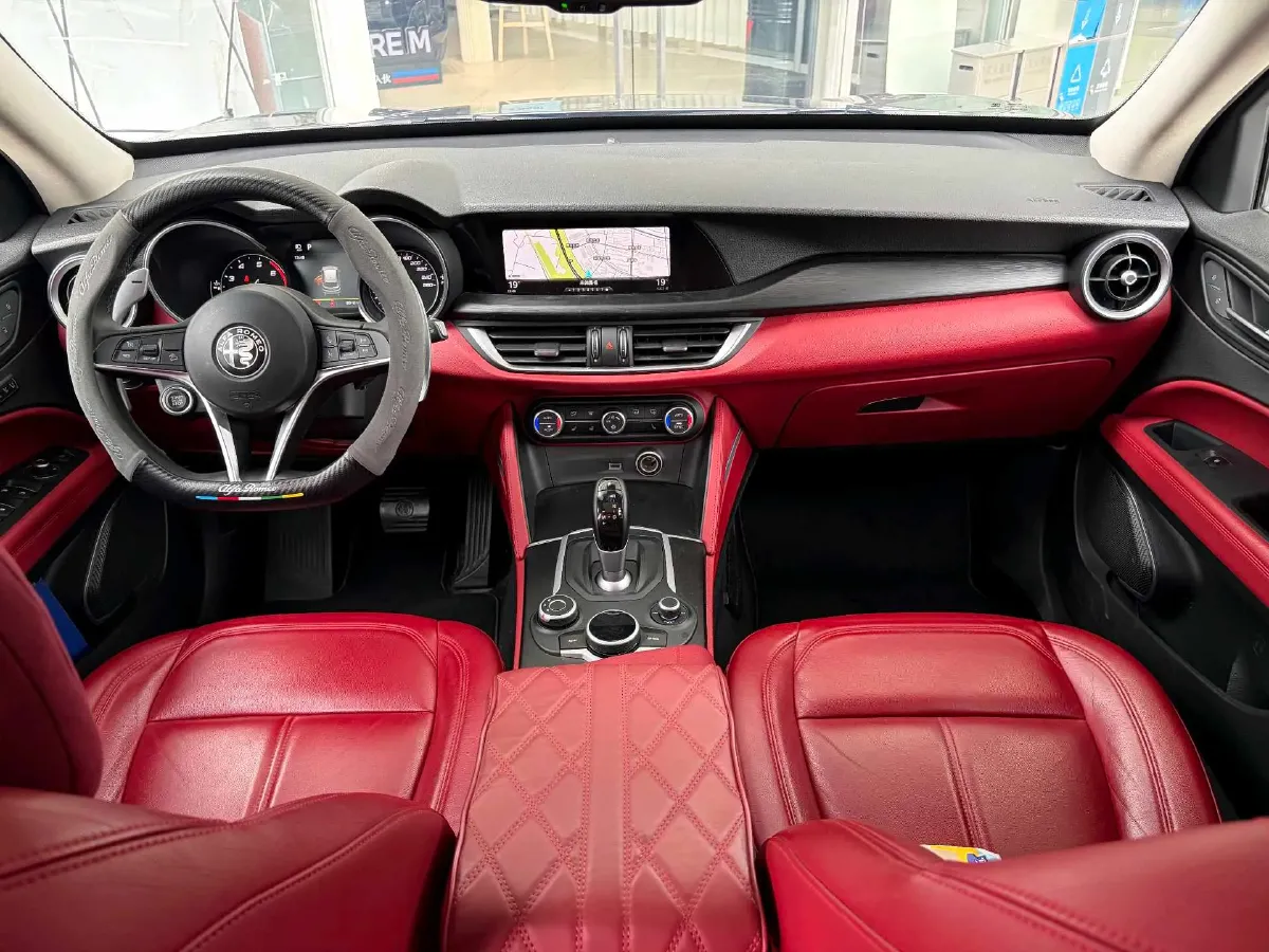 2017 Alfa Romeo Stelvio 2.0T 280HP L4 8AT,autocango,china used car exporter,china ev exporter,chinese used car exporter,chinese used ev exporter