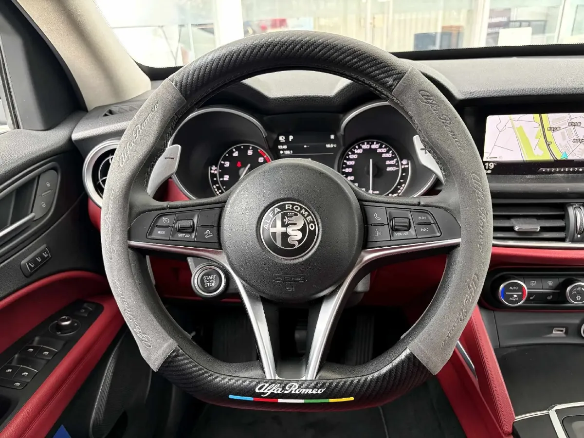 2017 Alfa Romeo Stelvio 2.0T 280HP L4 8AT,autocango,china used car exporter,china ev exporter,chinese used car exporter,chinese used ev exporter