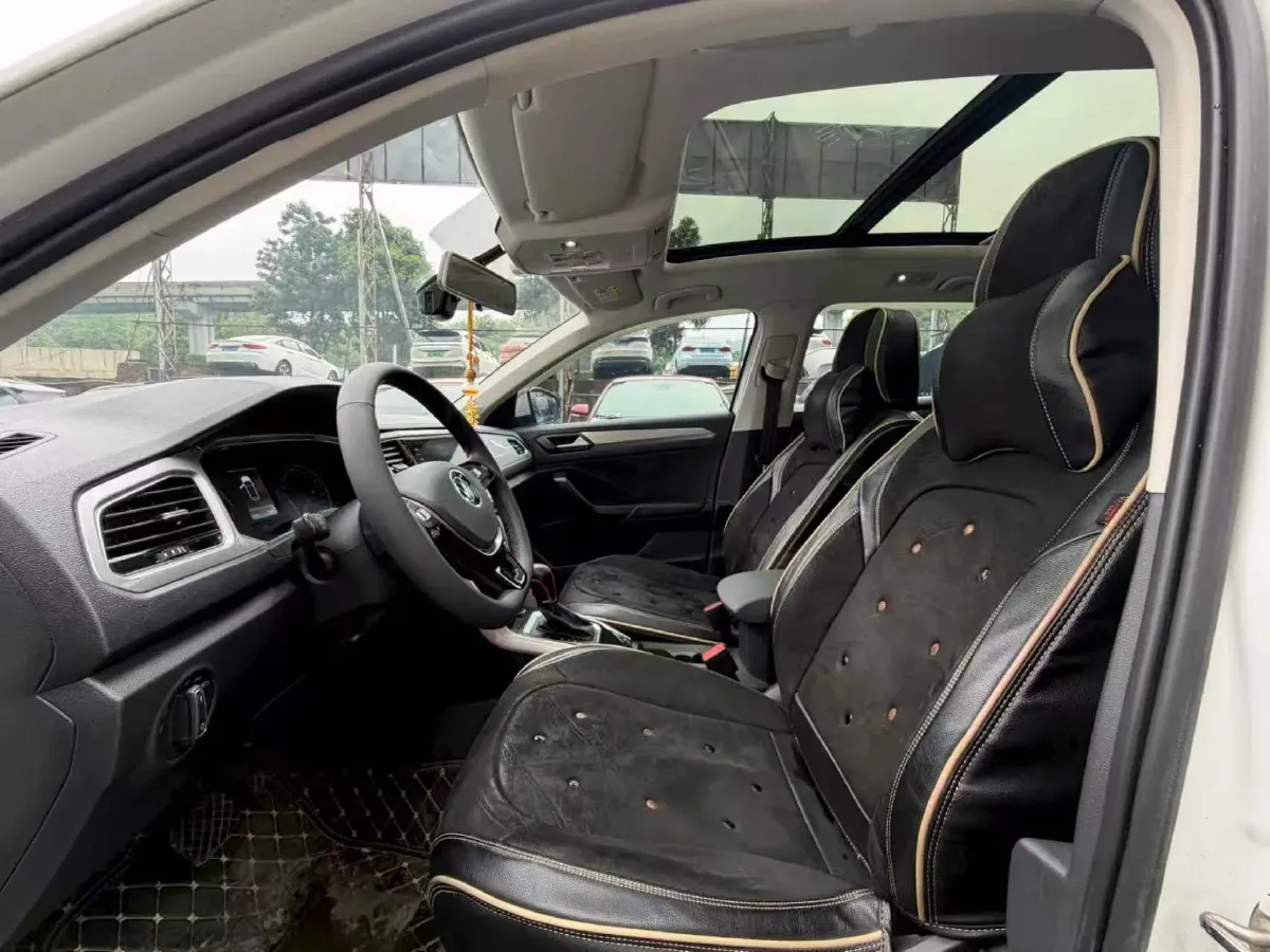 2021 Volkswagen T-Roc 1.4T 150HP L4 7DCT,autocango,china used car exporter,china ev exporter,chinese used car exporter,chinese used ev exporter