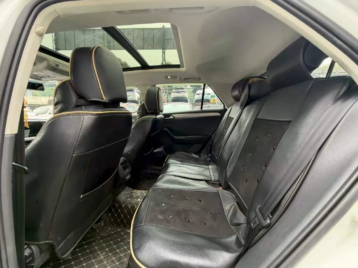 2021 Volkswagen T-Roc 1.4T 150HP L4 7DCT,autocango,china used car exporter,china ev exporter,chinese used car exporter,chinese used ev exporter