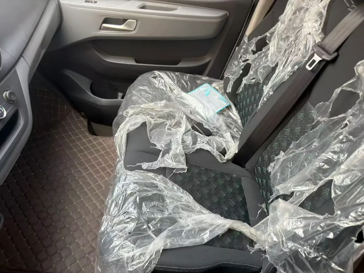 2021 MAXUS XinTu V80 2.0T 127HP L4 6MT,autocango,china used car exporter,china ev exporter,chinese used car exporter,chinese used ev exporter