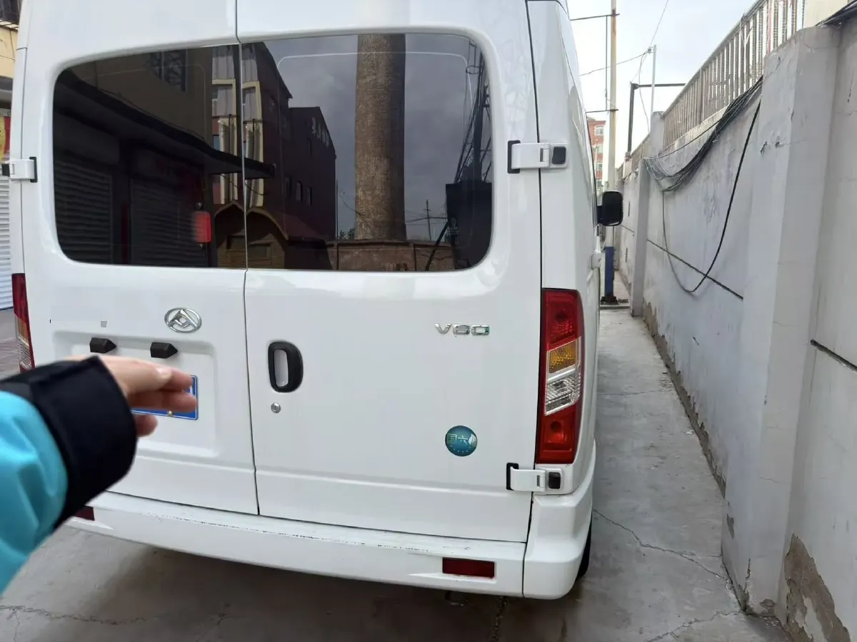 2021 MAXUS XinTu V80 2.0T 127HP L4 6MT,autocango,china used car exporter,china ev exporter,chinese used car exporter,chinese used ev exporter