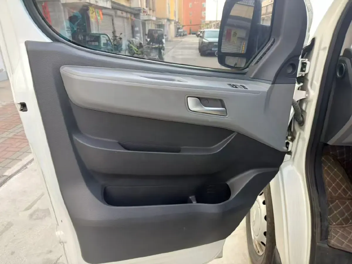 2021 MAXUS XinTu V80 2.0T 127HP L4 6MT,autocango,china used car exporter,china ev exporter,chinese used car exporter,chinese used ev exporter