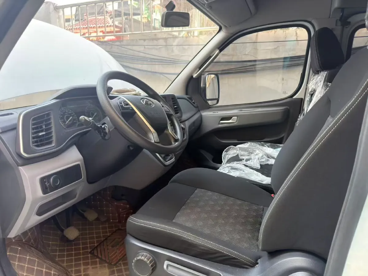 2021 MAXUS XinTu V80 2.0T 127HP L4 6MT,autocango,china used car exporter,china ev exporter,chinese used car exporter,chinese used ev exporter