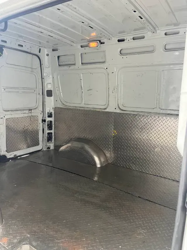 2019 MAXUS XinTu V80 2.5T 136HP L4 6MT,autocango,china used car exporter,china ev exporter,chinese used car exporter,chinese used ev exporter