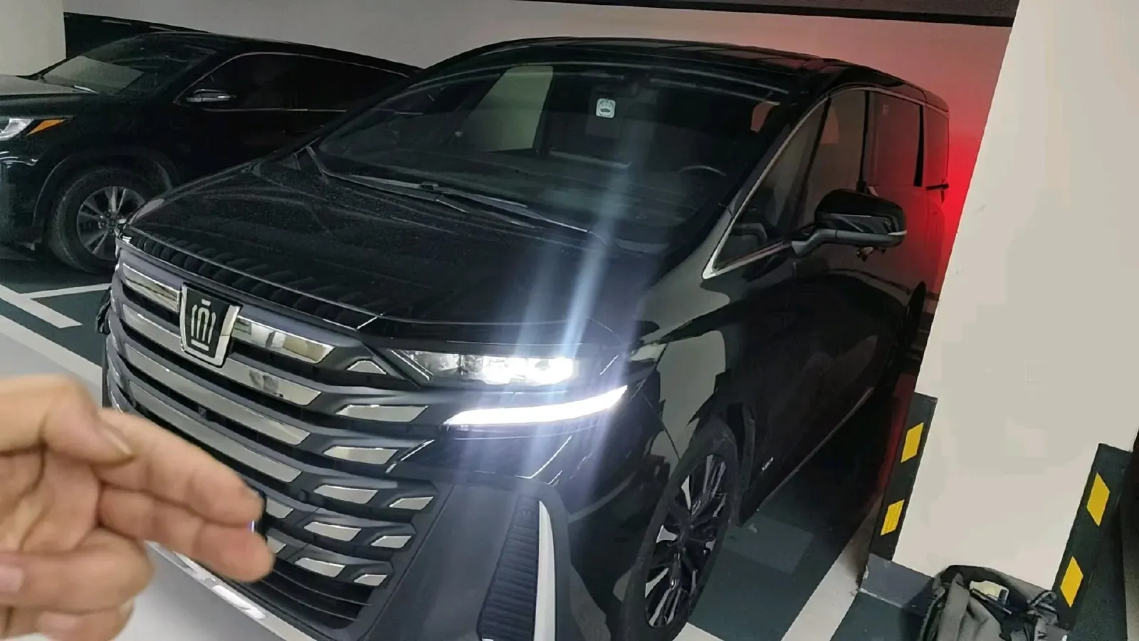 2024 Toyota Vellfire 2.5L 190HP L4 E-CVT Hybrid,autocango,china used car exporter,china ev exporter,chinese used car exporter,chinese used ev exporter