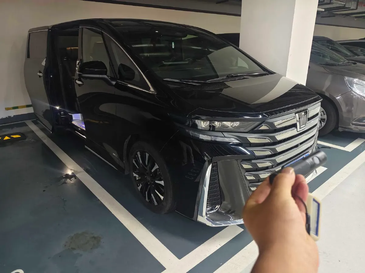 2024 Toyota Vellfire 2.5L 190HP L4 E-CVT Hybrid,autocango,china used car exporter,china ev exporter,chinese used car exporter,chinese used ev exporter