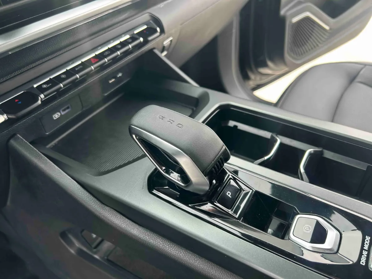 2023 Geely Okavango L 2.0T 218HP L4 7DCT,autocango,china used car exporter,china ev exporter,chinese used car exporter,chinese used ev exporter