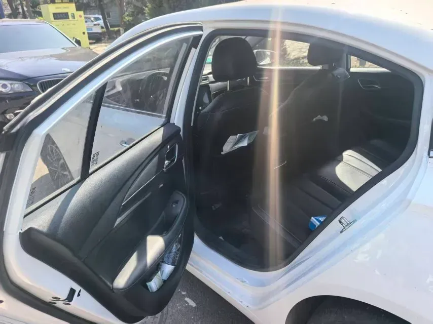 2020 Roewe i5 1.5L 120HP L4 5MT,autocango,china used car exporter,china ev exporter,chinese used car exporter,chinese used ev exporter