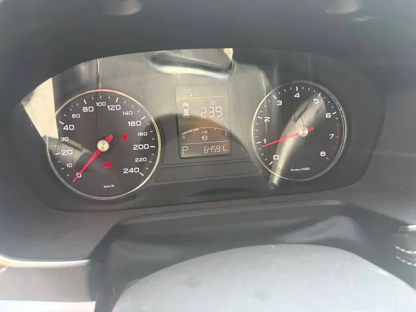 2020 Roewe RX5 1.5T 169HP L4 7DCT,autocango,china used car exporter,china ev exporter,chinese used car exporter,chinese used ev exporter