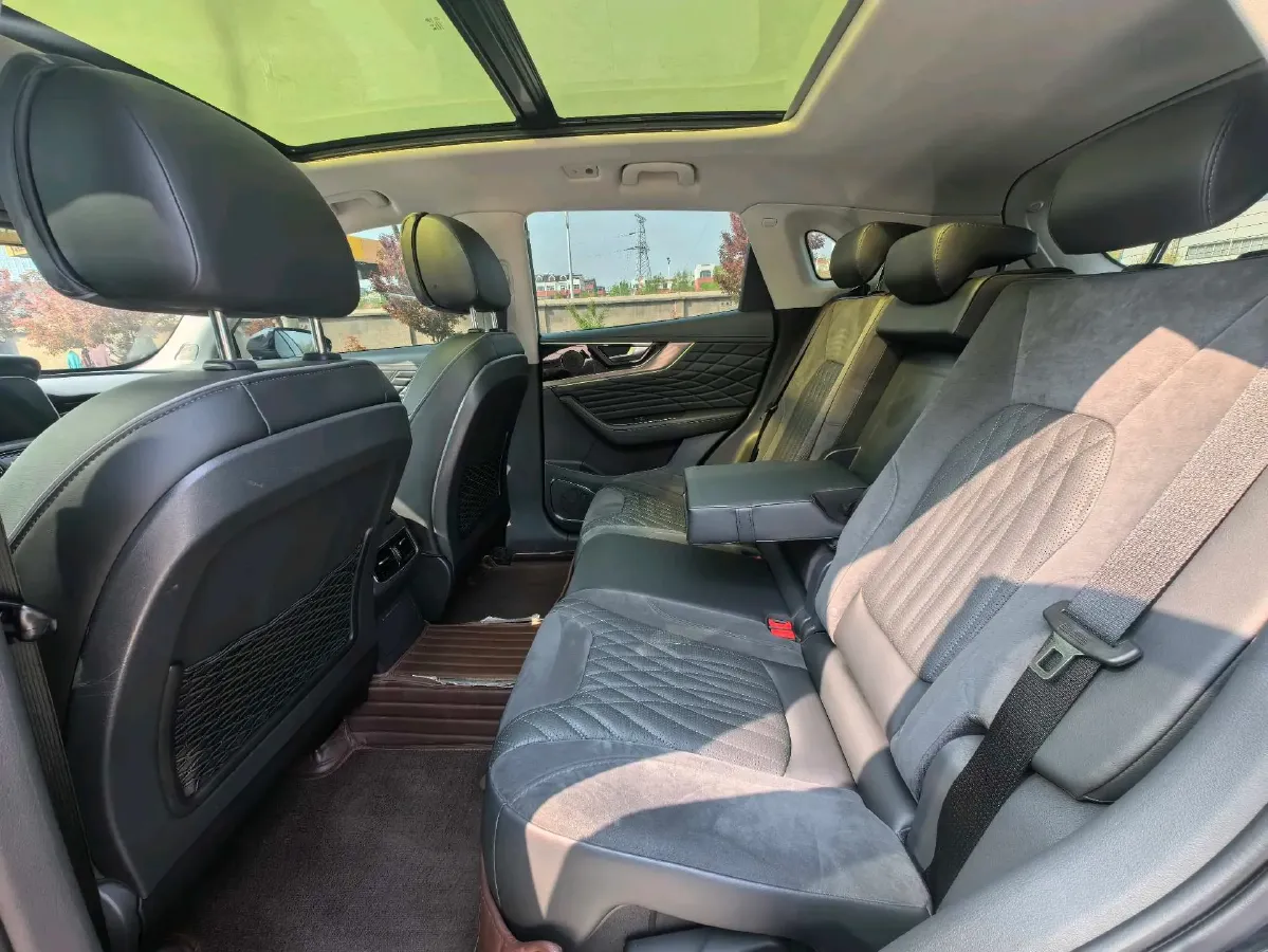 2022 HongQi HS5 2.0T 224HP L4 6AT,autocango,china used car exporter,china ev exporter,chinese used car exporter,chinese used ev exporter