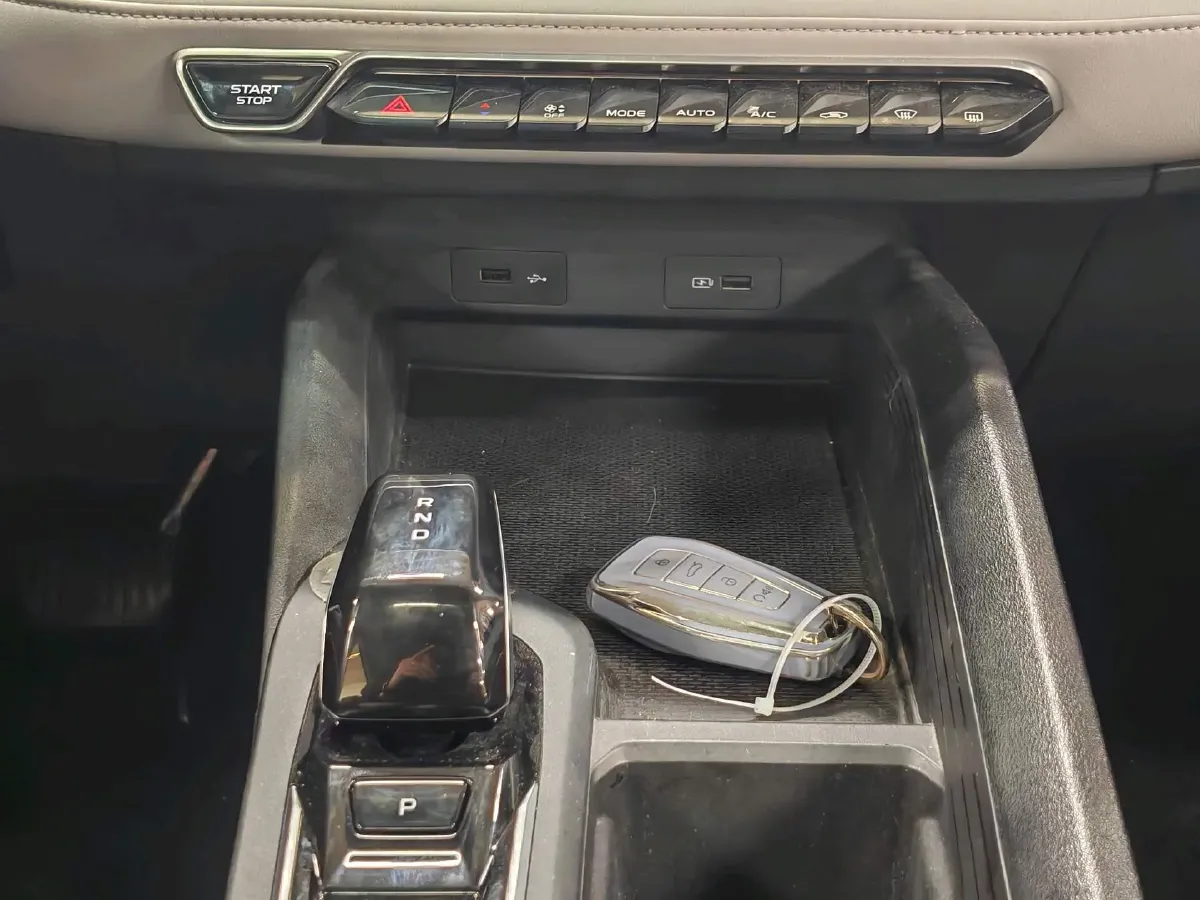 2022 Geely Binray 1.5T 181HP L4 7DCT,autocango,china used car exporter,china ev exporter,chinese used car exporter,chinese used ev exporter