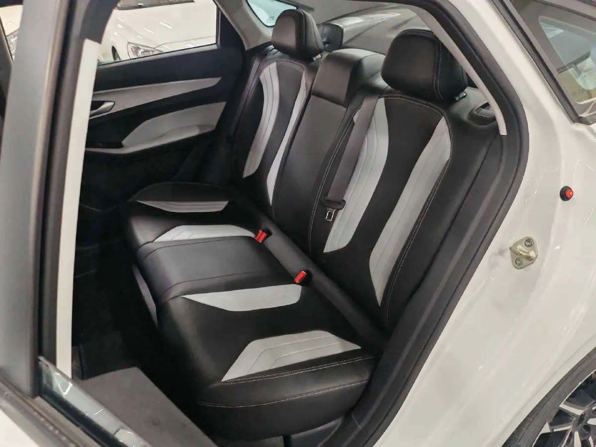 2022 Geely Binray 1.5T 181HP L4 7DCT,autocango,china used car exporter,china ev exporter,chinese used car exporter,chinese used ev exporter