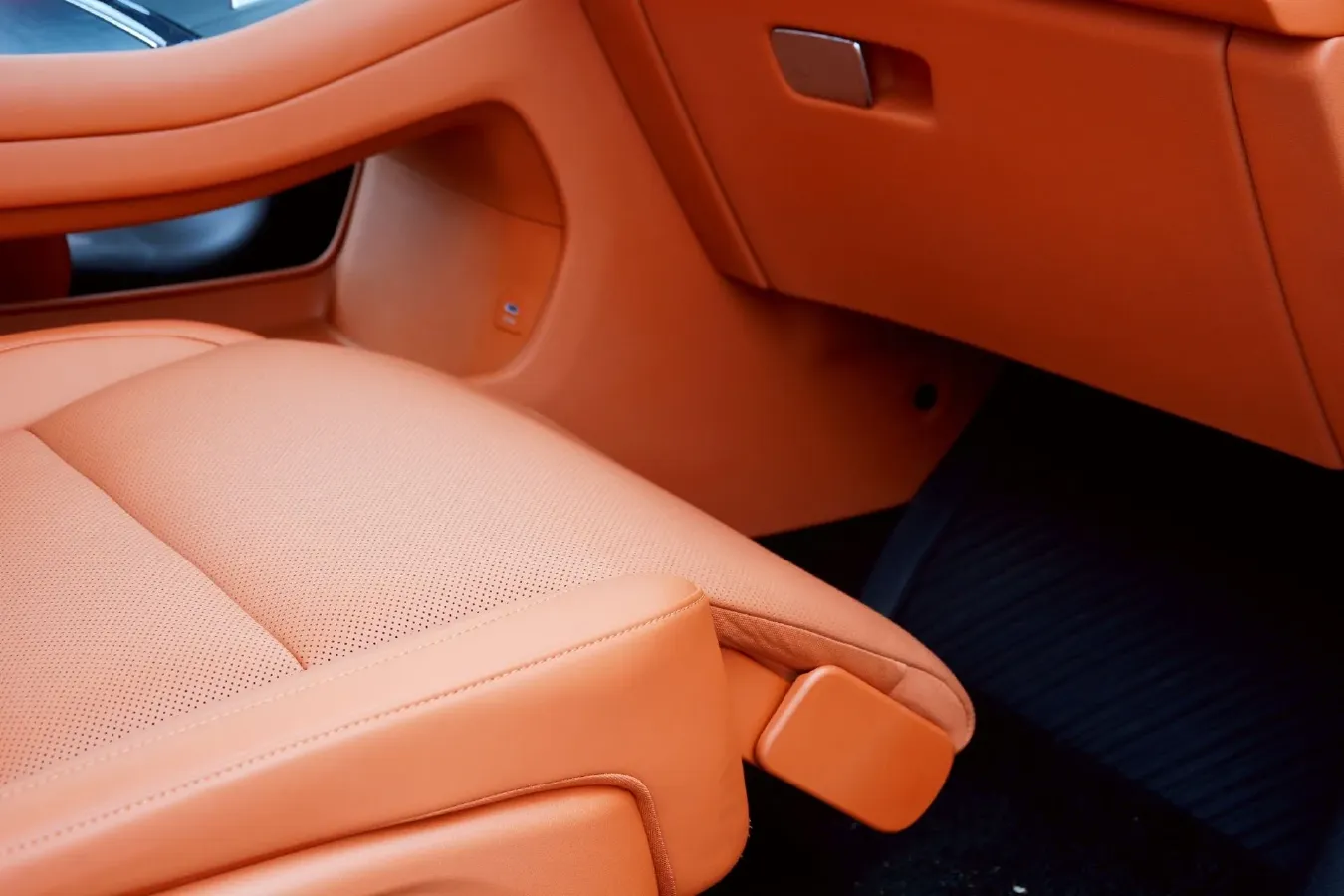 2025 AITO AITO M5 1.5T 152HP L4 REEV 42KWH,autocango,china used car exporter,china ev exporter,chinese used car exporter,chinese used ev exporter