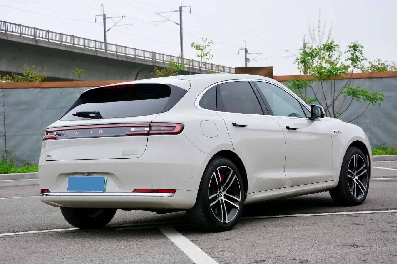 2025 AITO AITO M5 1.5T 152HP L4 REEV 42KWH,autocango,china used car exporter,china ev exporter,chinese used car exporter,chinese used ev exporter