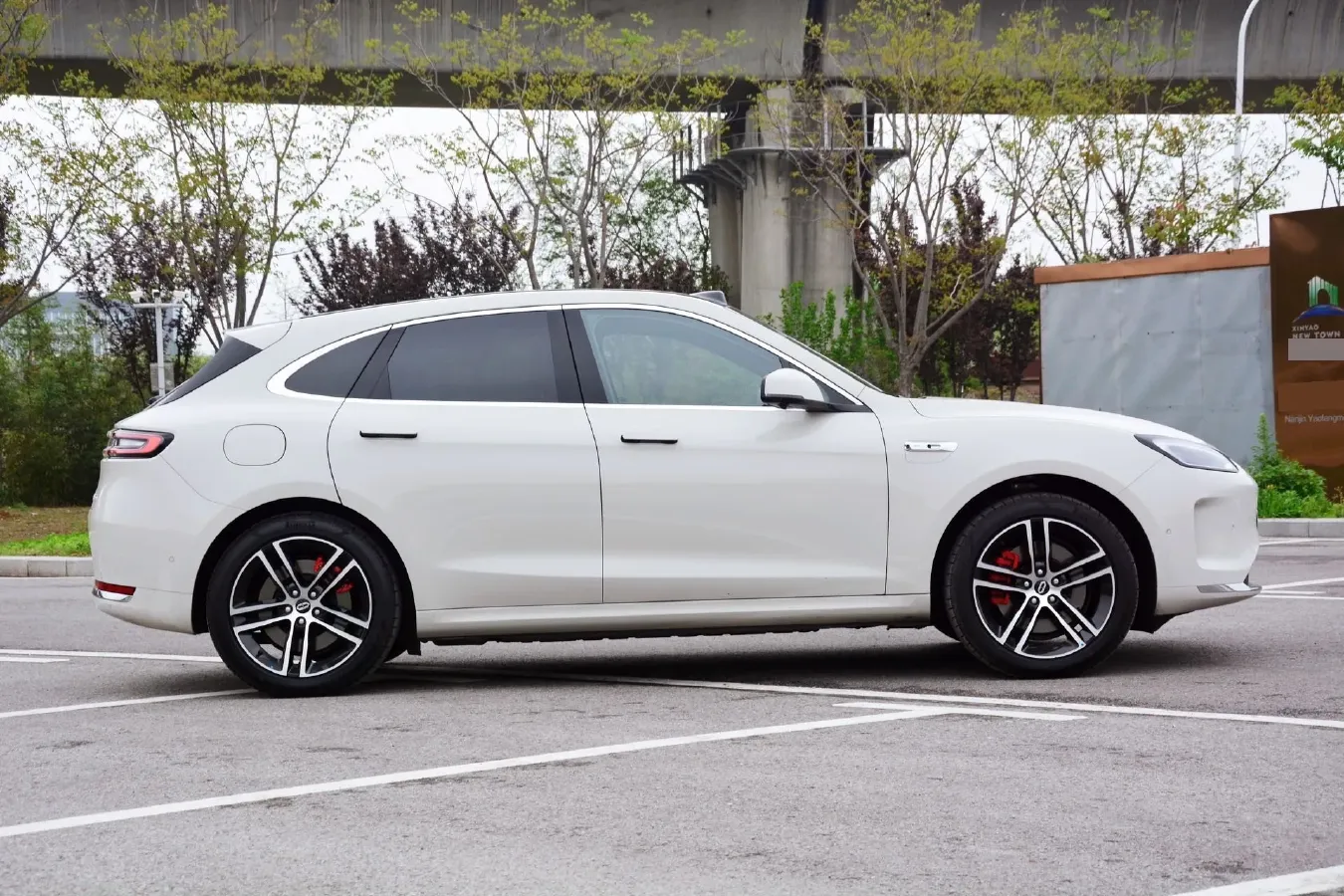 2025 AITO AITO M5 1.5T 152HP L4 REEV 42KWH,autocango,china used car exporter,china ev exporter,chinese used car exporter,chinese used ev exporter