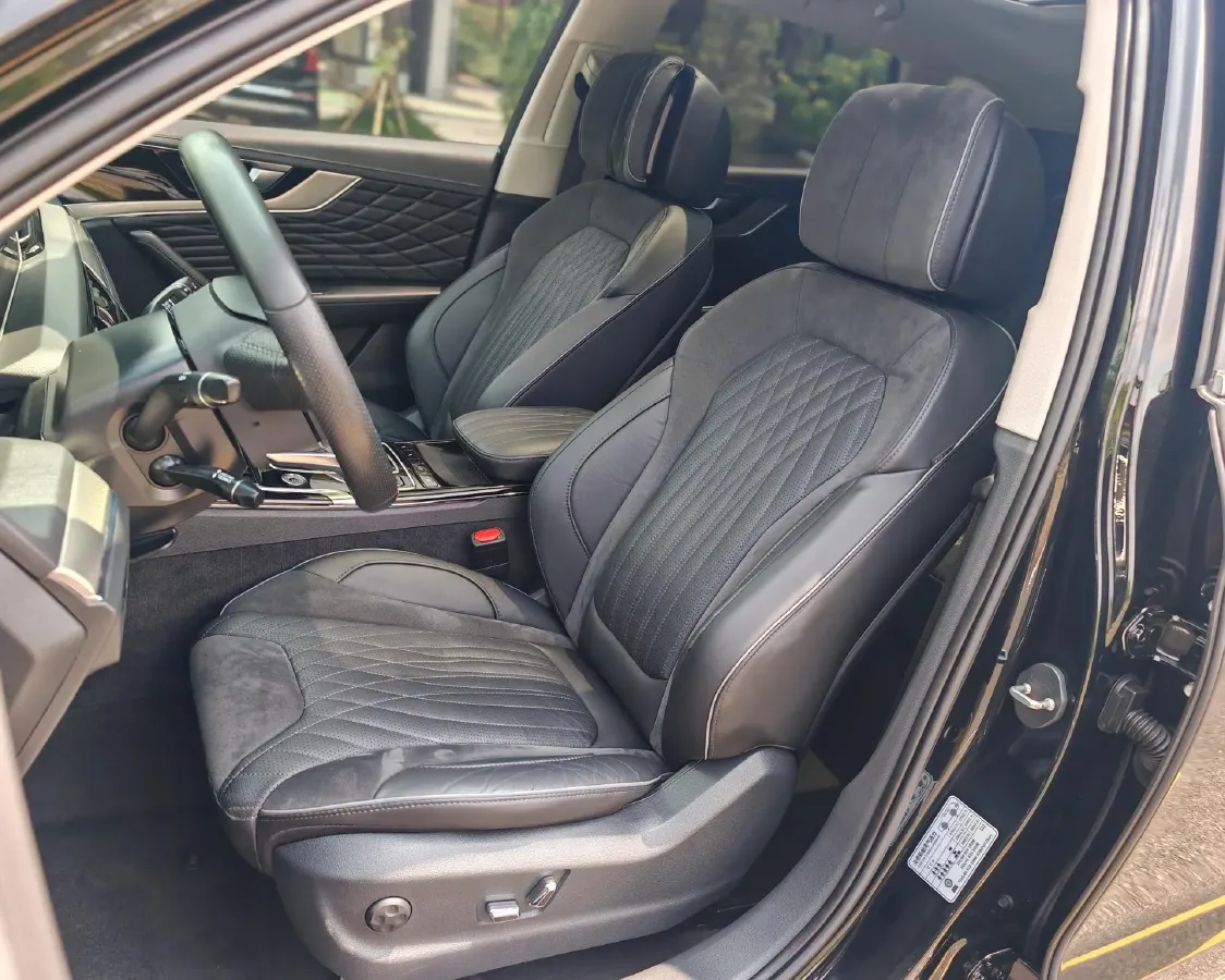 2022 HongQi HS5 2.0T 224HP L4 6AT,autocango,china used car exporter,china ev exporter,chinese used car exporter,chinese used ev exporter