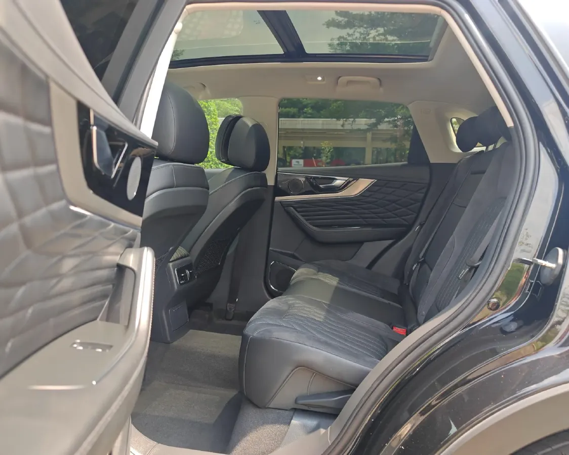 2022 HongQi HS5 2.0T 224HP L4 6AT,autocango,china used car exporter,china ev exporter,chinese used car exporter,chinese used ev exporter