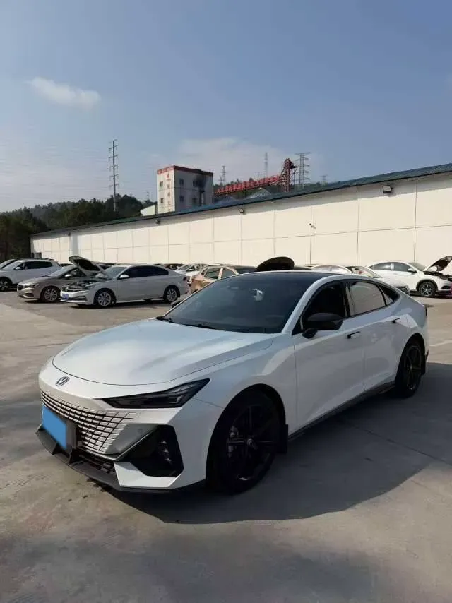 2024 ChangAn UNI-V 2.0T 233HP L4 8AT,autocango,china used car exporter,china ev exporter,chinese used car exporter,chinese used ev exporter