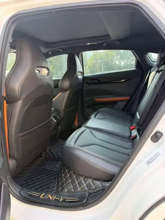 2024 ChangAn UNI-V 2.0T 233HP L4 8AT,autocango,china used car exporter,china ev exporter,chinese used car exporter,chinese used ev exporter