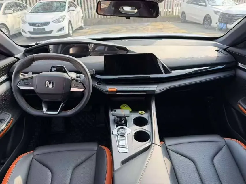 2024 ChangAn UNI-V 2.0T 233HP L4 8AT,autocango,china used car exporter,china ev exporter,chinese used car exporter,chinese used ev exporter